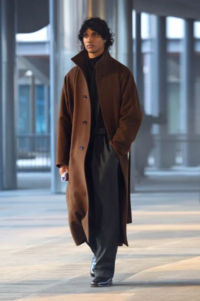 Look 4